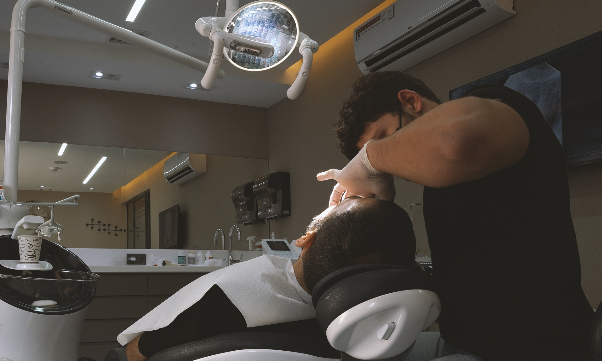 موقع عيادة عادل للأسنان في الفاتح، اسطنبول